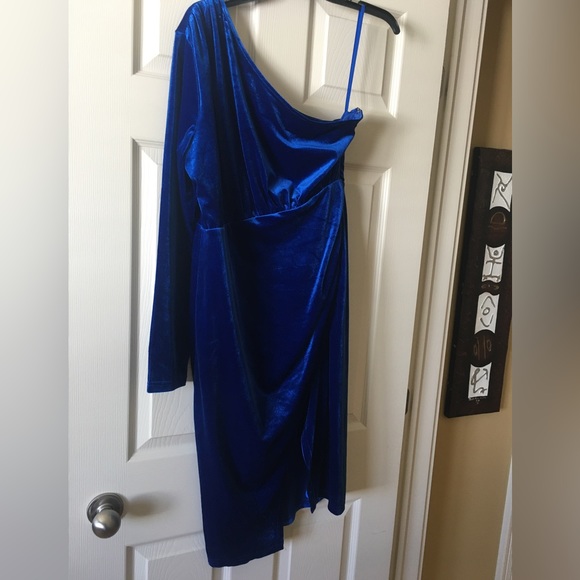 Le Chateau One Shoulder Dress - Picture 1 of 7